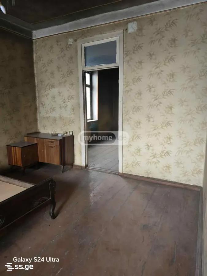 10 Room Private House For Sale view 2