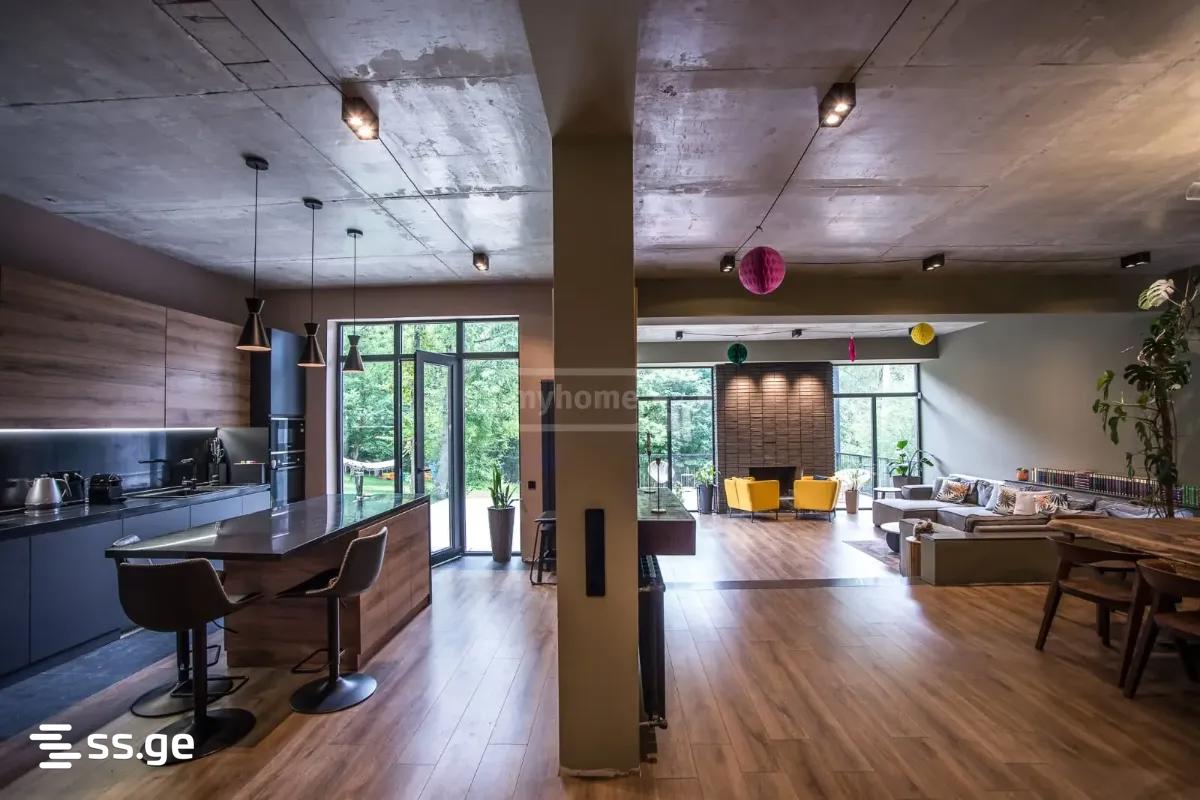 8 Room Private House For Sale view 1