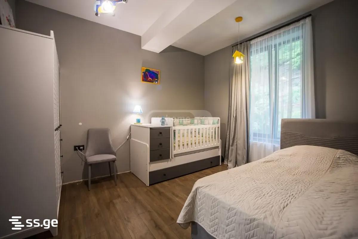 8 Room Private House For Sale view 6