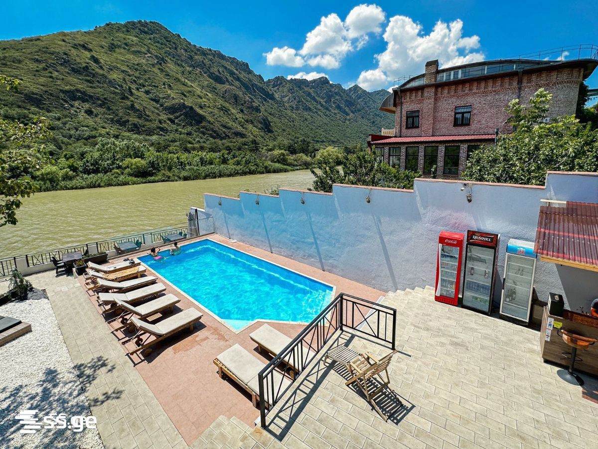 10 Room Hotel For Sale view 4