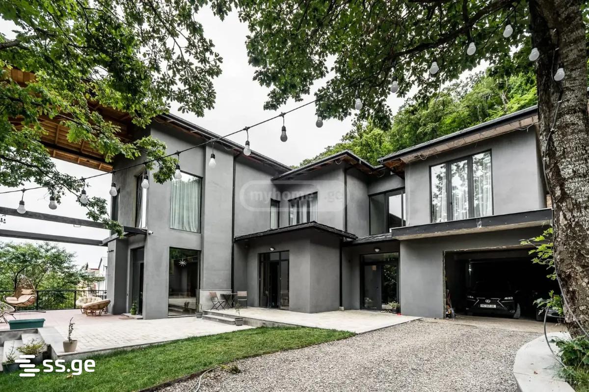 8 Room Private House For Sale view 5