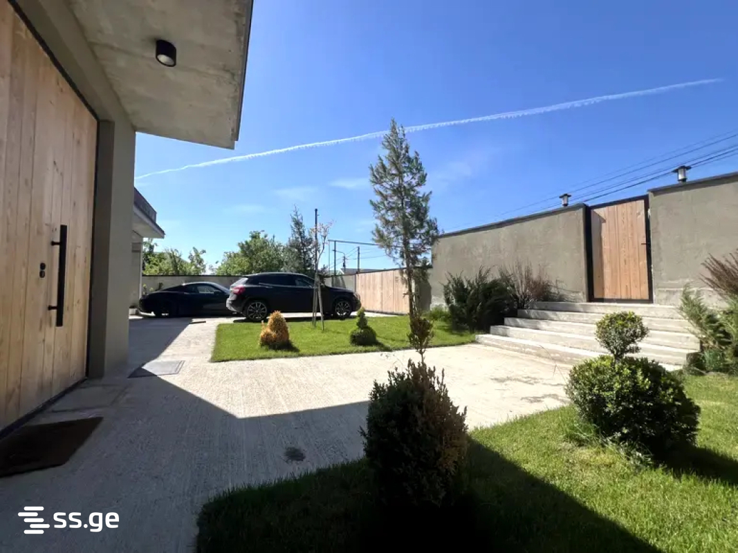 8 Room Private House For Sale view 38