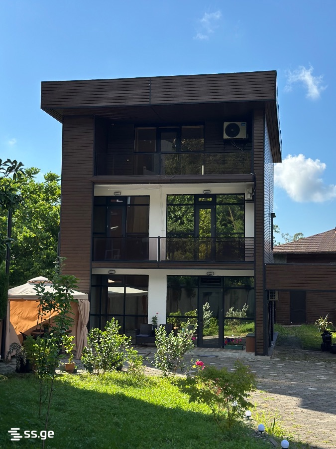 6 Room Private House For Sale view 1