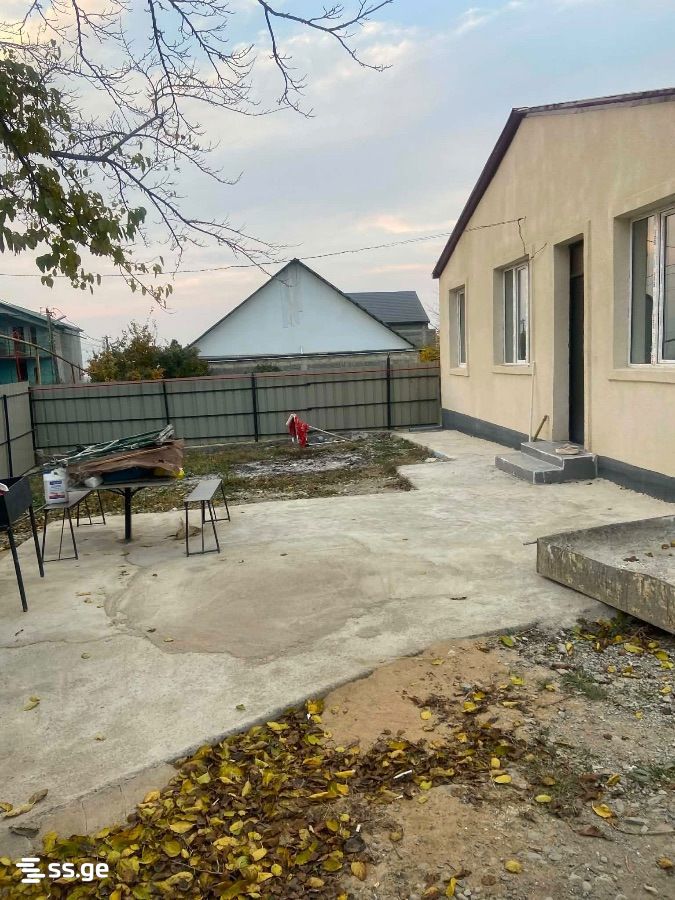 4 Room Private House For Sale view 2