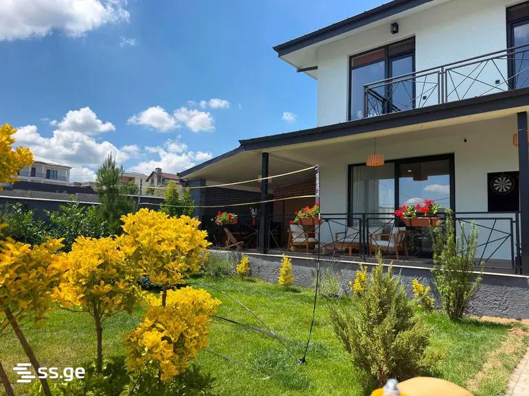 6 Room Private House For Sale view 2
