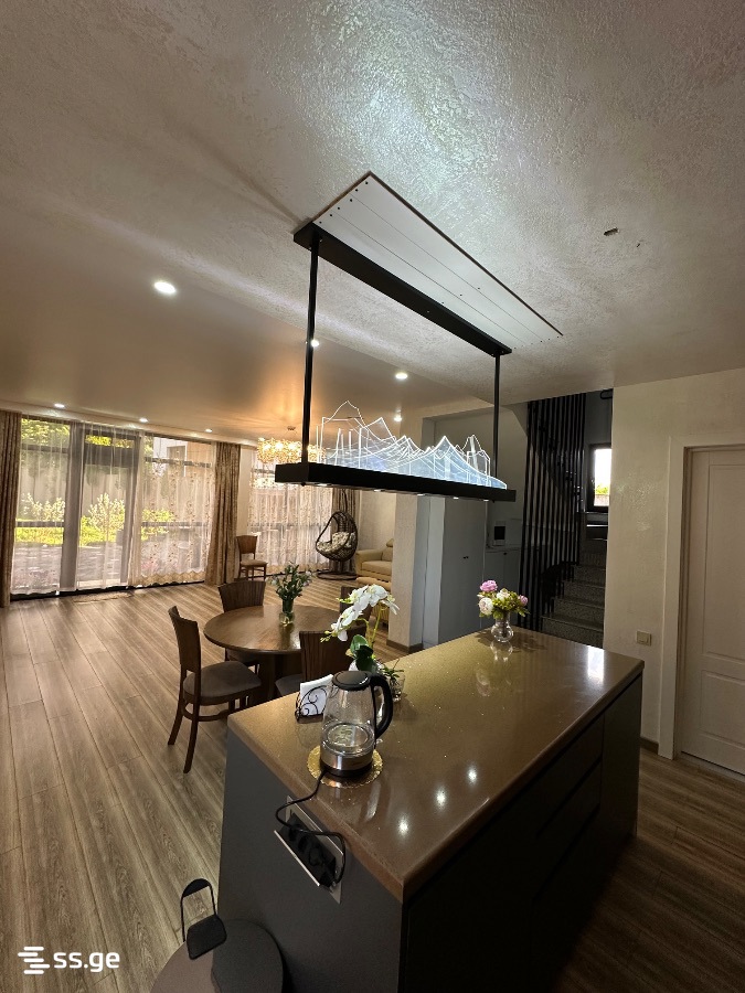 6 Room Private House For Sale view 2