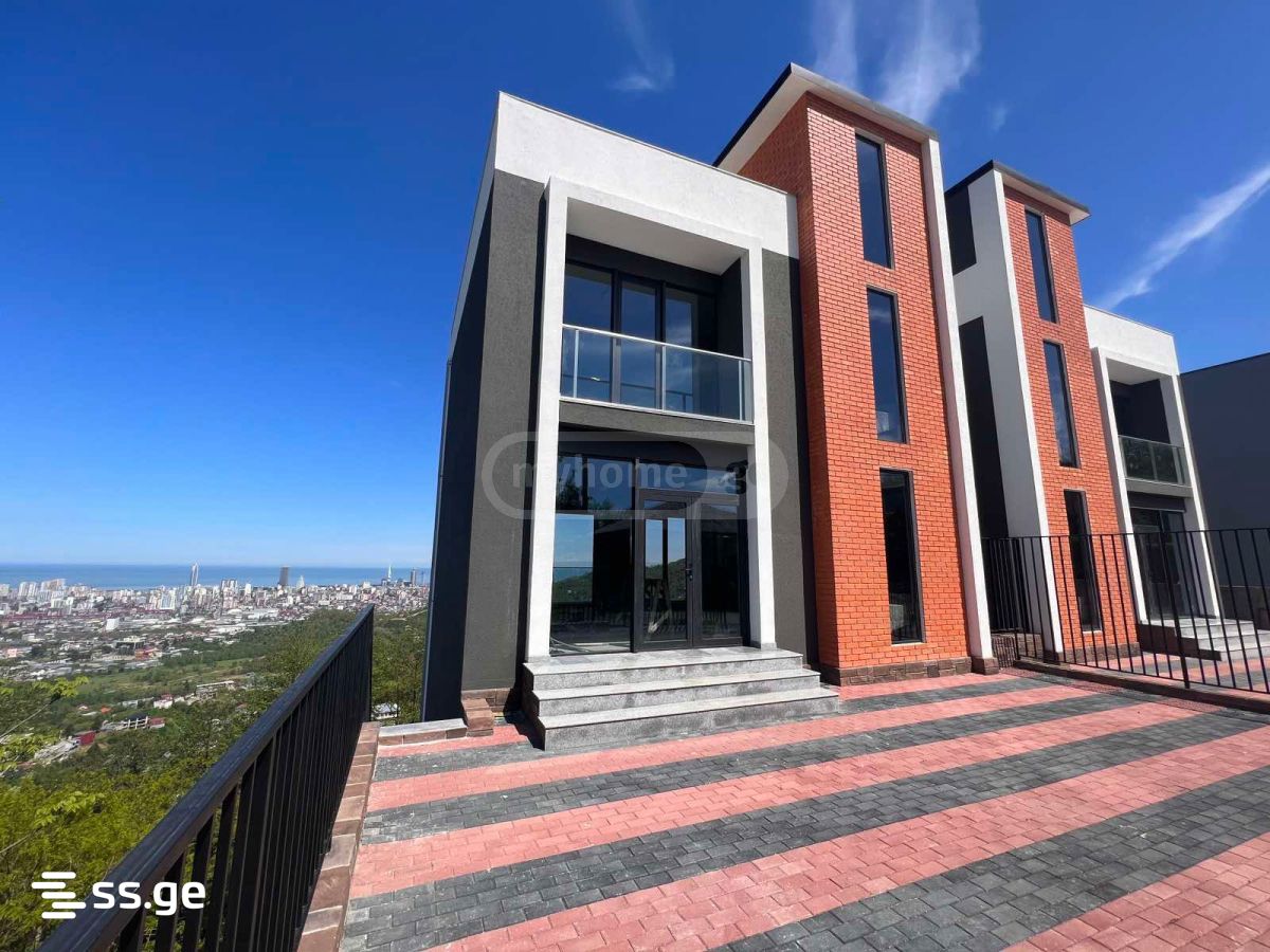 7 Room Private House For Sale view 2