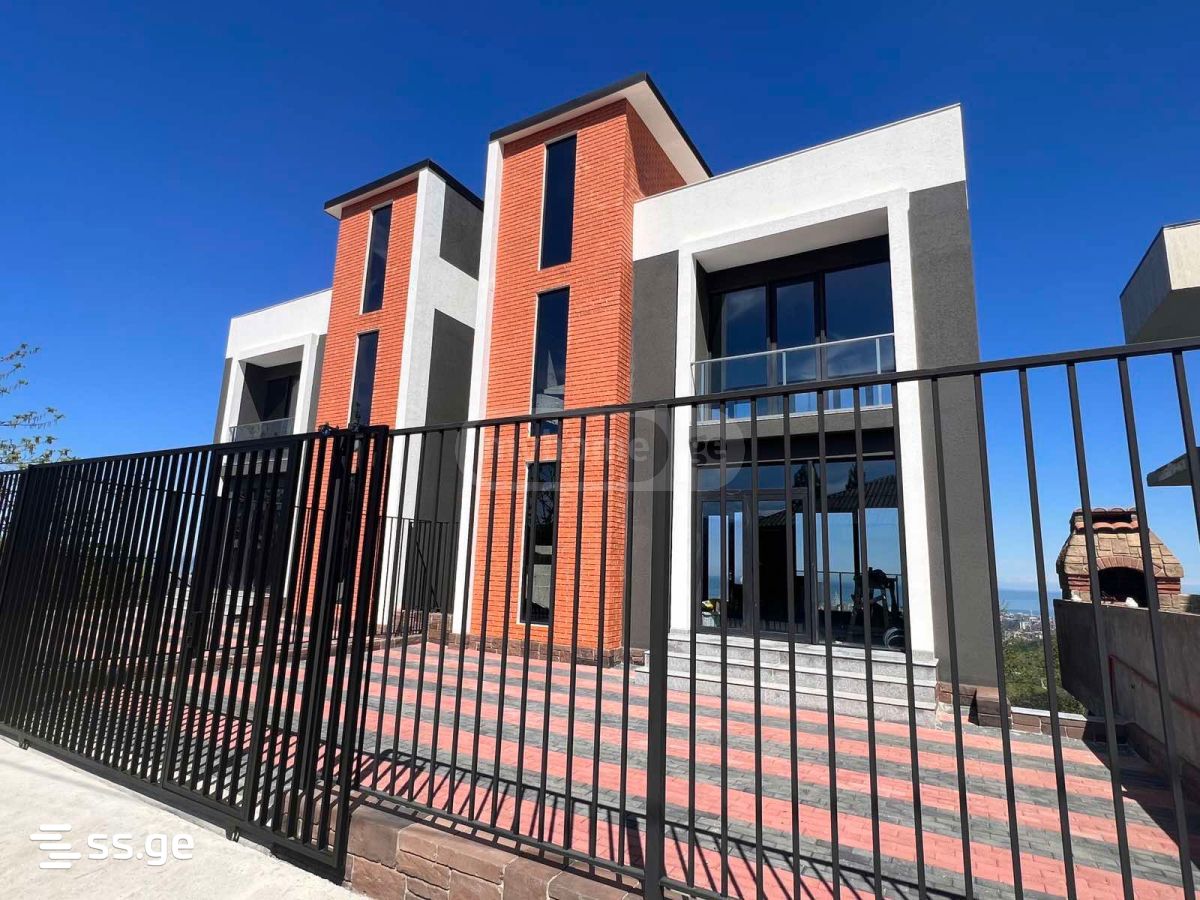 7 Room Private House For Sale view 1