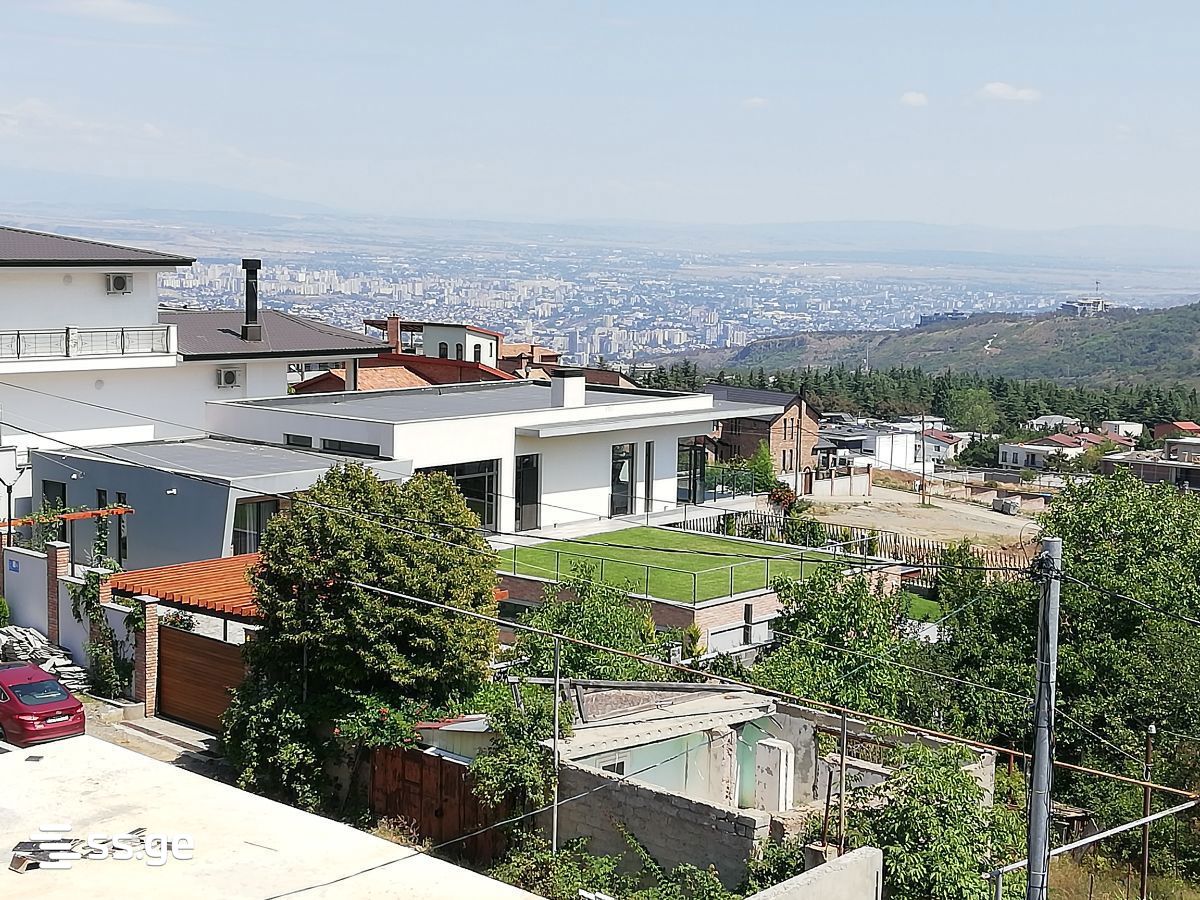 5 Room Private House For Sale view 3