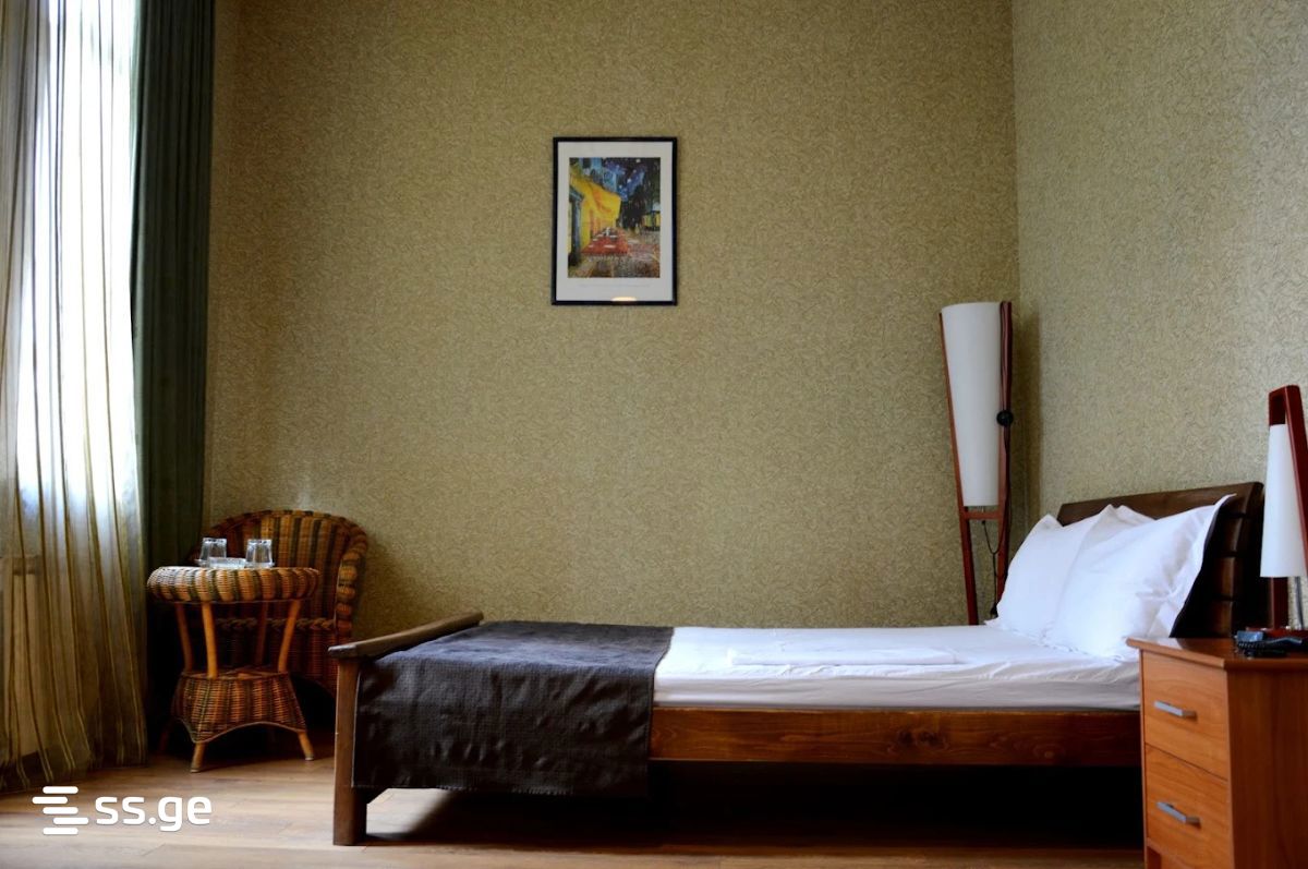9 Room Hotel For Rent. Vera view 17