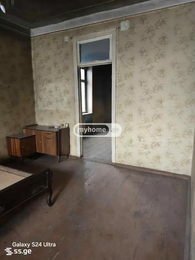 10 Room Private House For Sale view 1