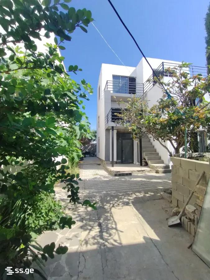 7 Room Private House For Sale view 3