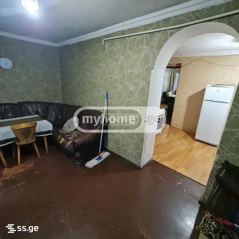8 Room Private House For Sale view 2