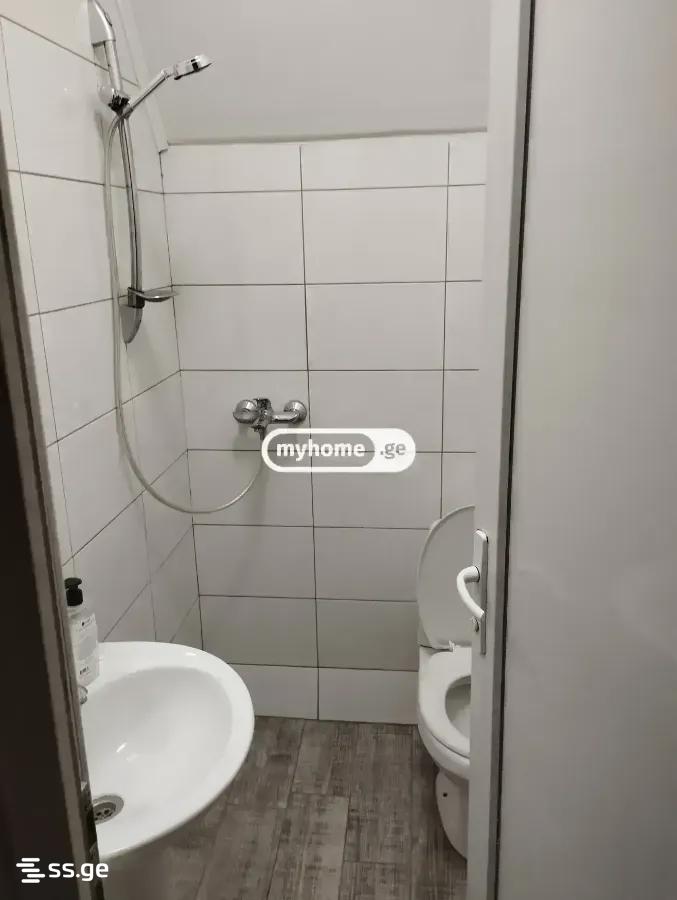8 Room Hotel For Rent. Chugureti view 46