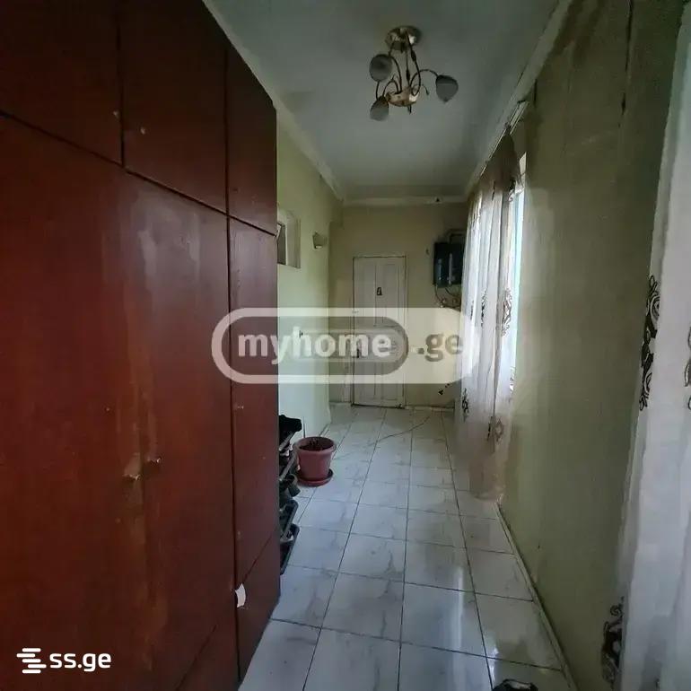 8 Room Private House For Sale view 5