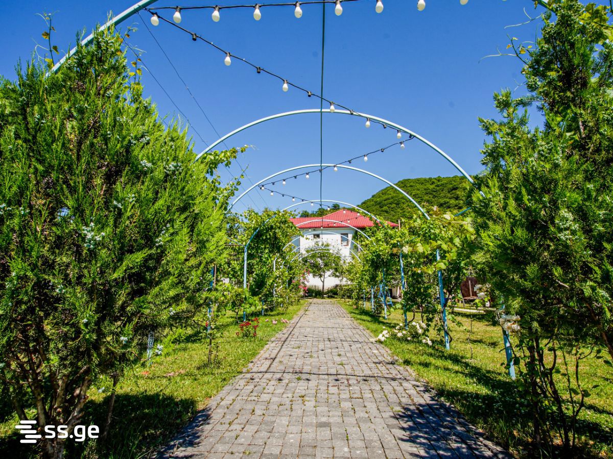 8 Room Private House For Sale view 1
