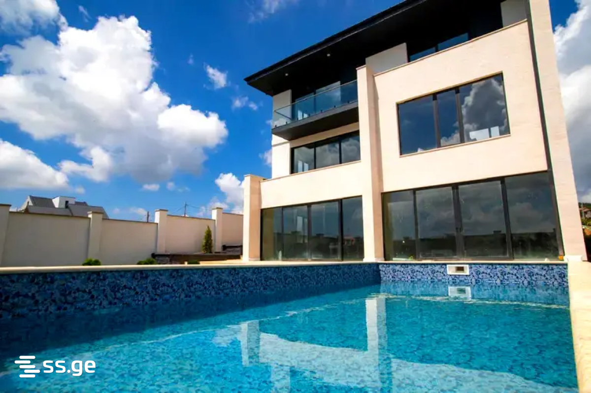 10 Room Private House For Sale view 2