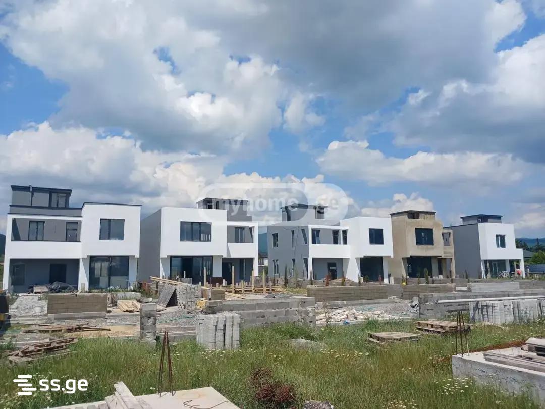 4 Room Private House For Sale view 2