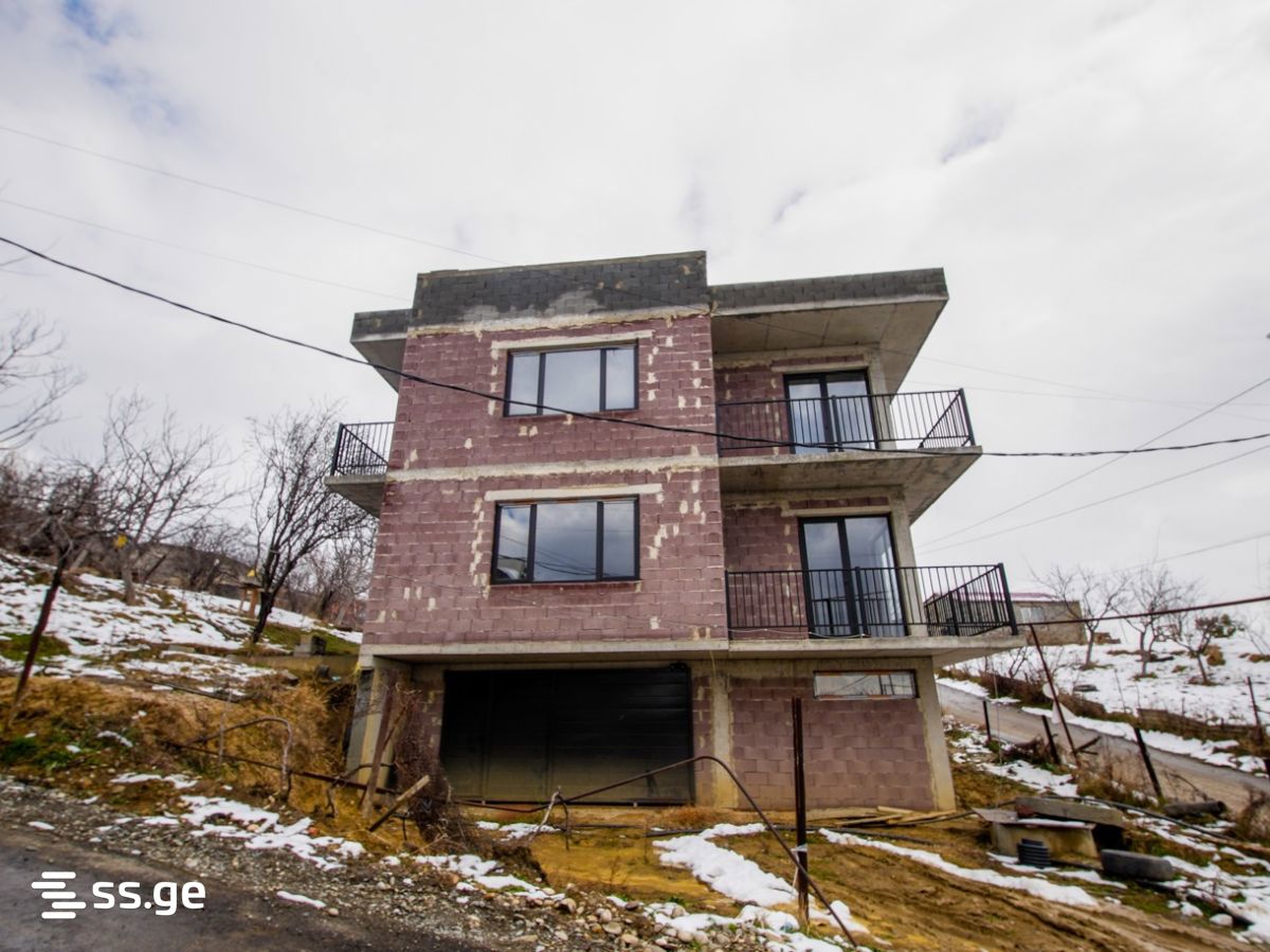 7 Room Private House For Sale view 2