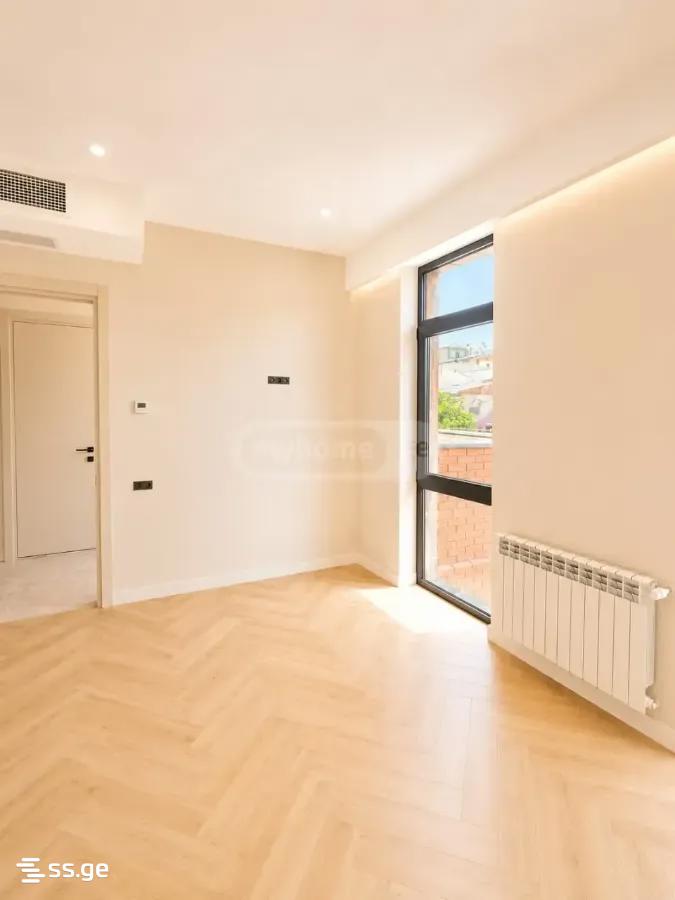 7 Room Private House For Sale view 2