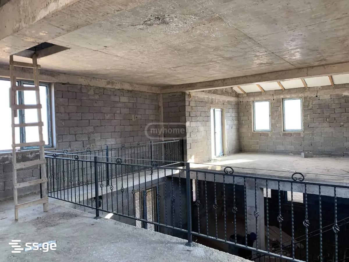 7 Room Private House For Sale view 3