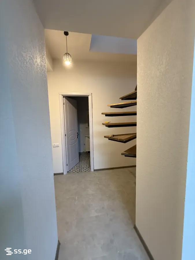 8 Room Private House For Sale view 21