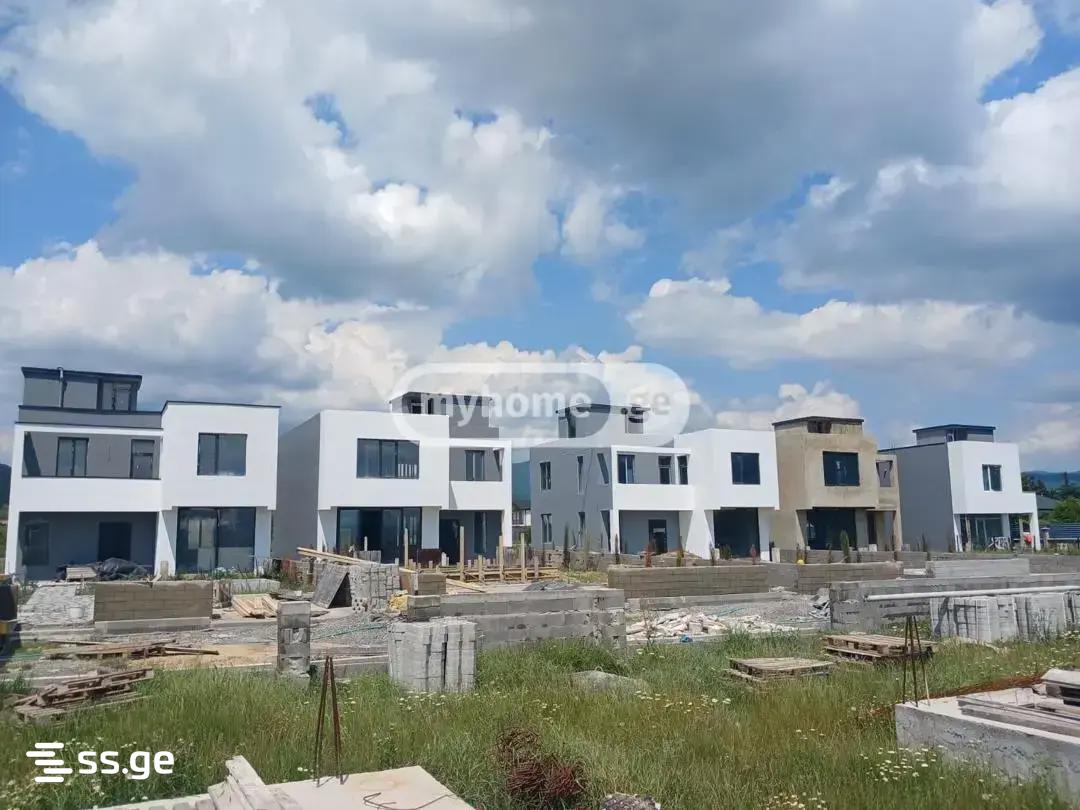 4 Room Private House For Sale view 2
