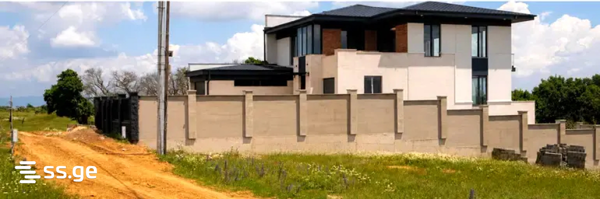 10 Room Private House For Sale view 4