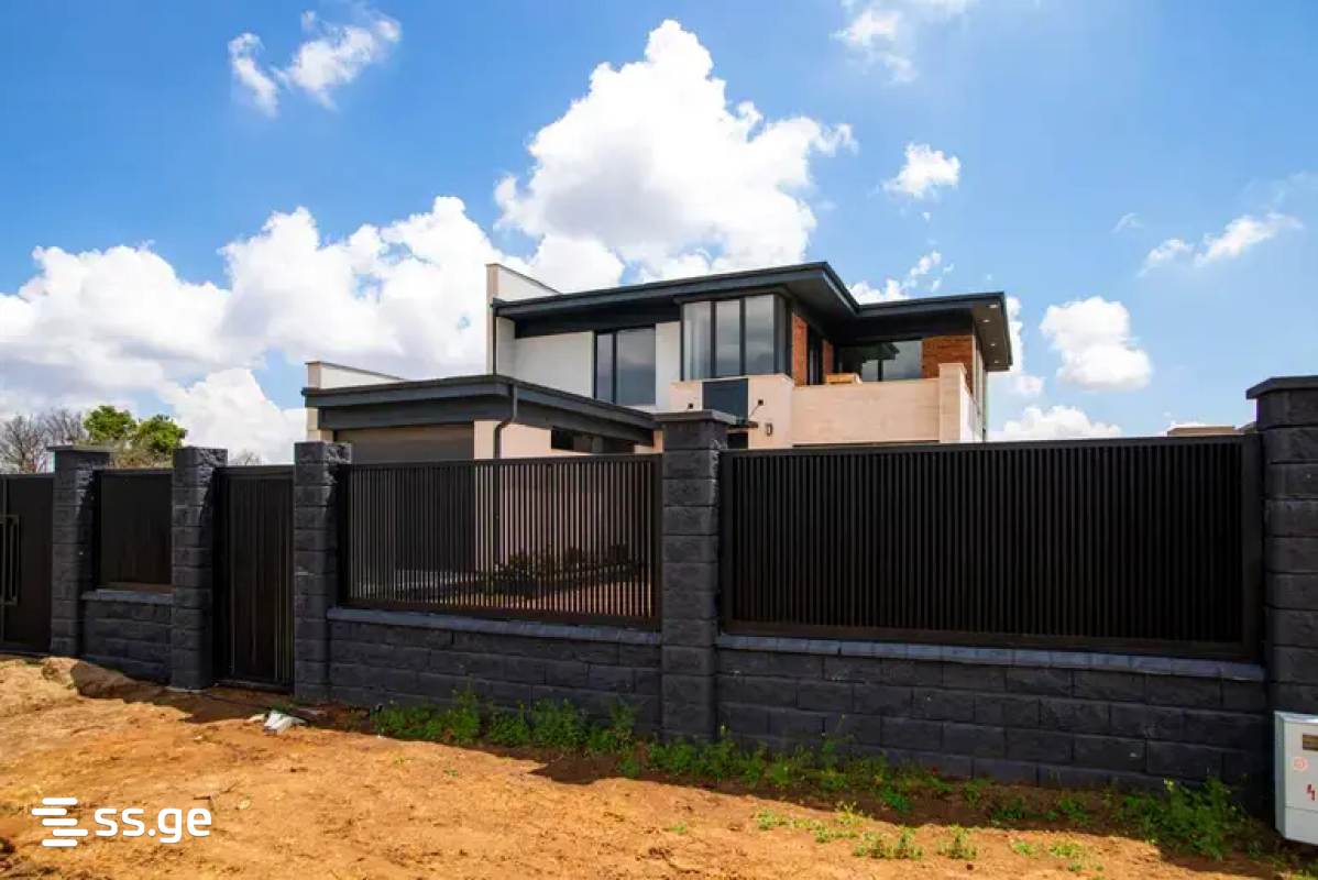 10 Room Private House For Sale view 7