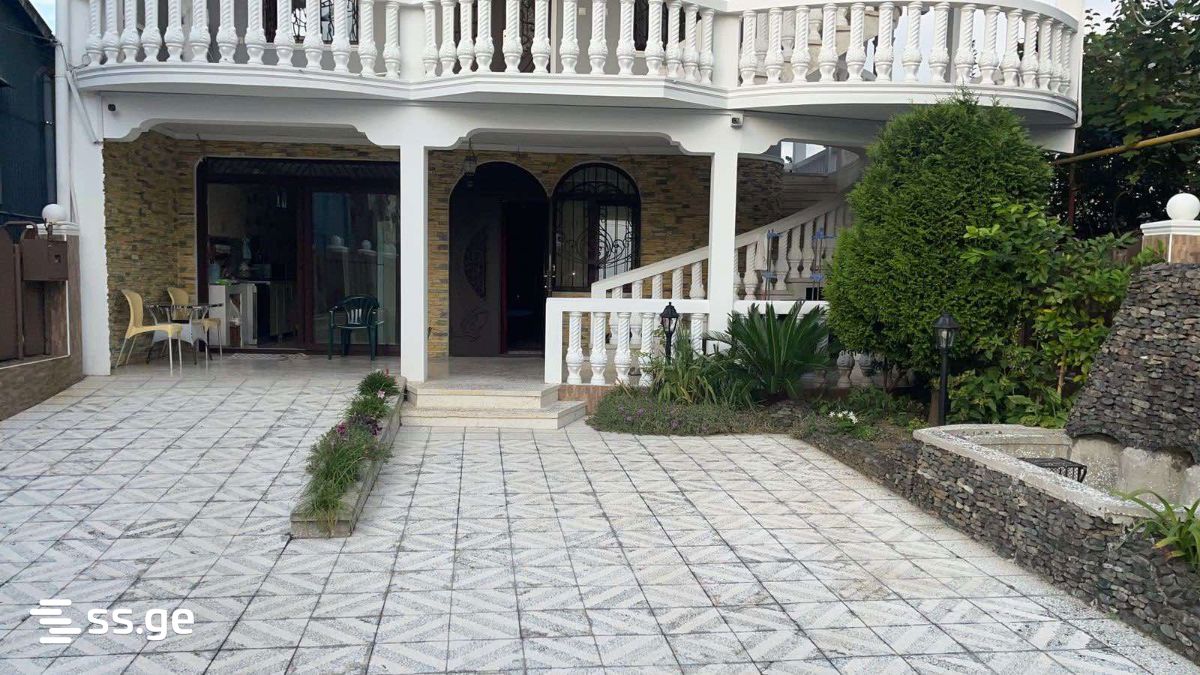 6 Room Private House For Sale view 2