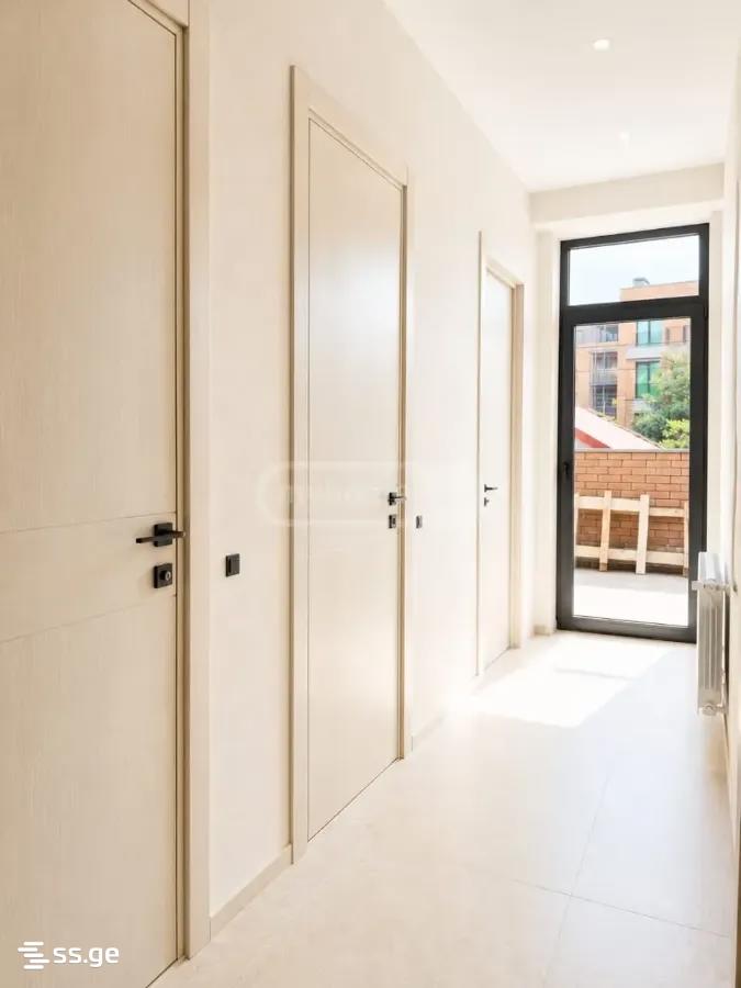 7 Room Private House For Sale view 3