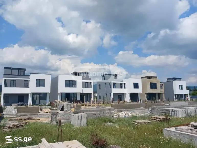 4 Room Private House For Sale view 2