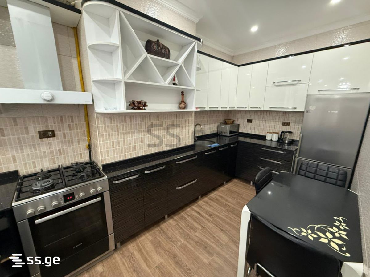 3 Room Flat For Rent. Batumi, 2 of 4