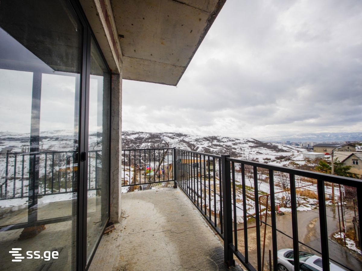 7 Room Private House For Sale view 12