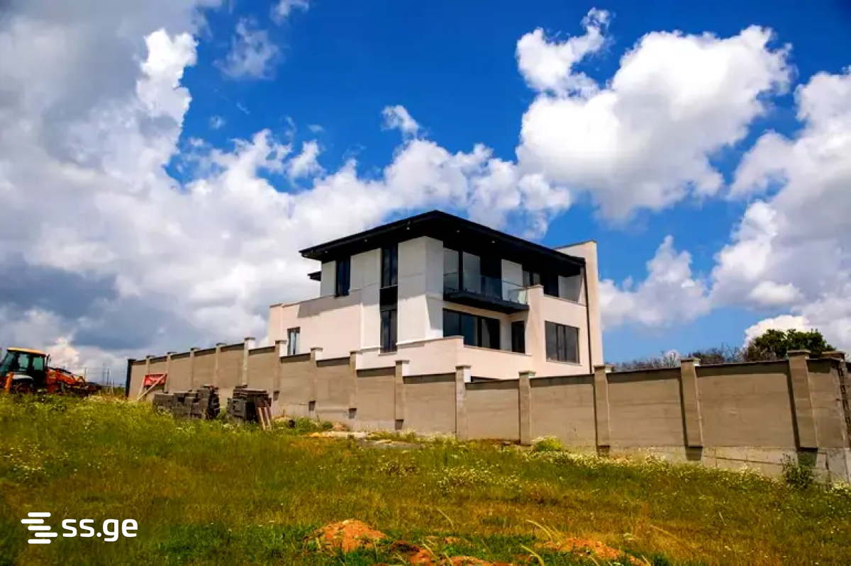 10 Room Private House For Sale view 9