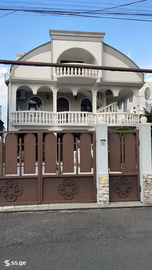 6 Room Private House For Sale view 1