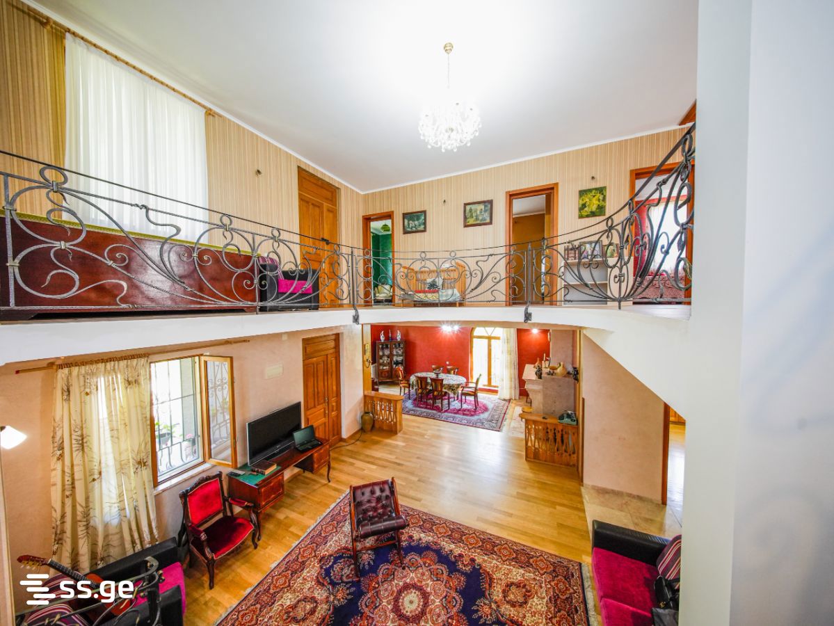 8 Room Private House For Sale view 13