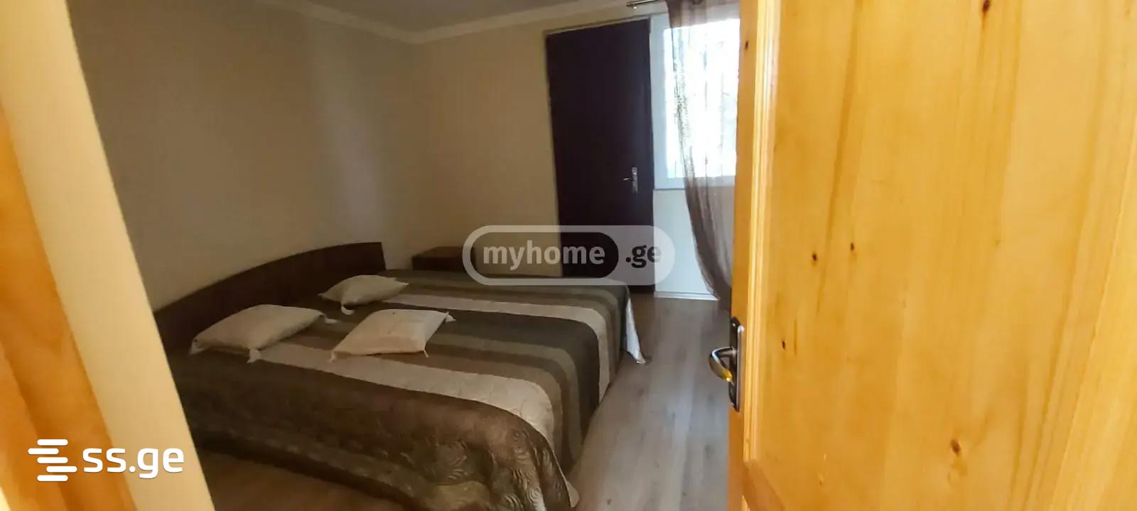 8 Room Private House For Sale view 3