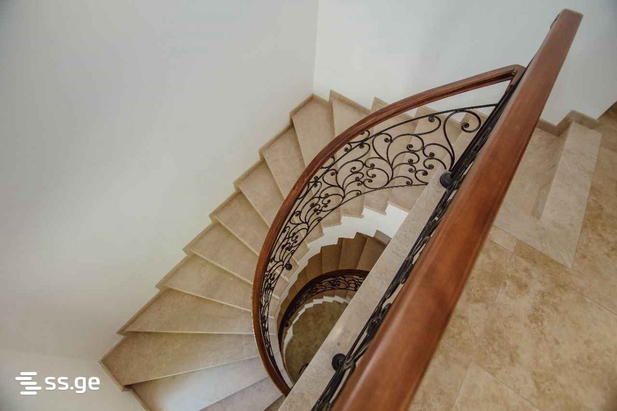15 Room Summer Cottage For Rent. Makhindjauri view 8
