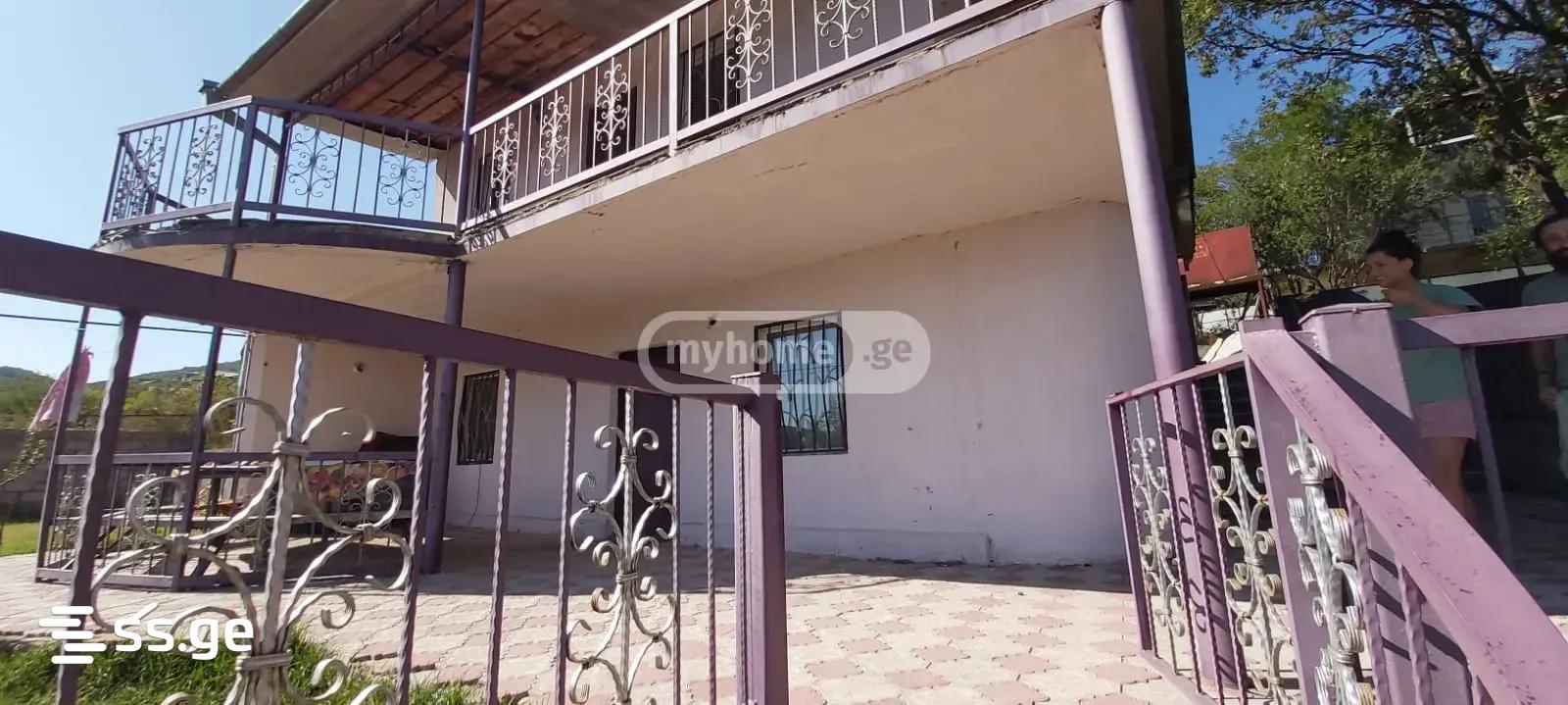 8 Room Private House For Sale view 1