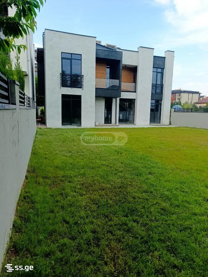 8 Room Private House For Sale view 2