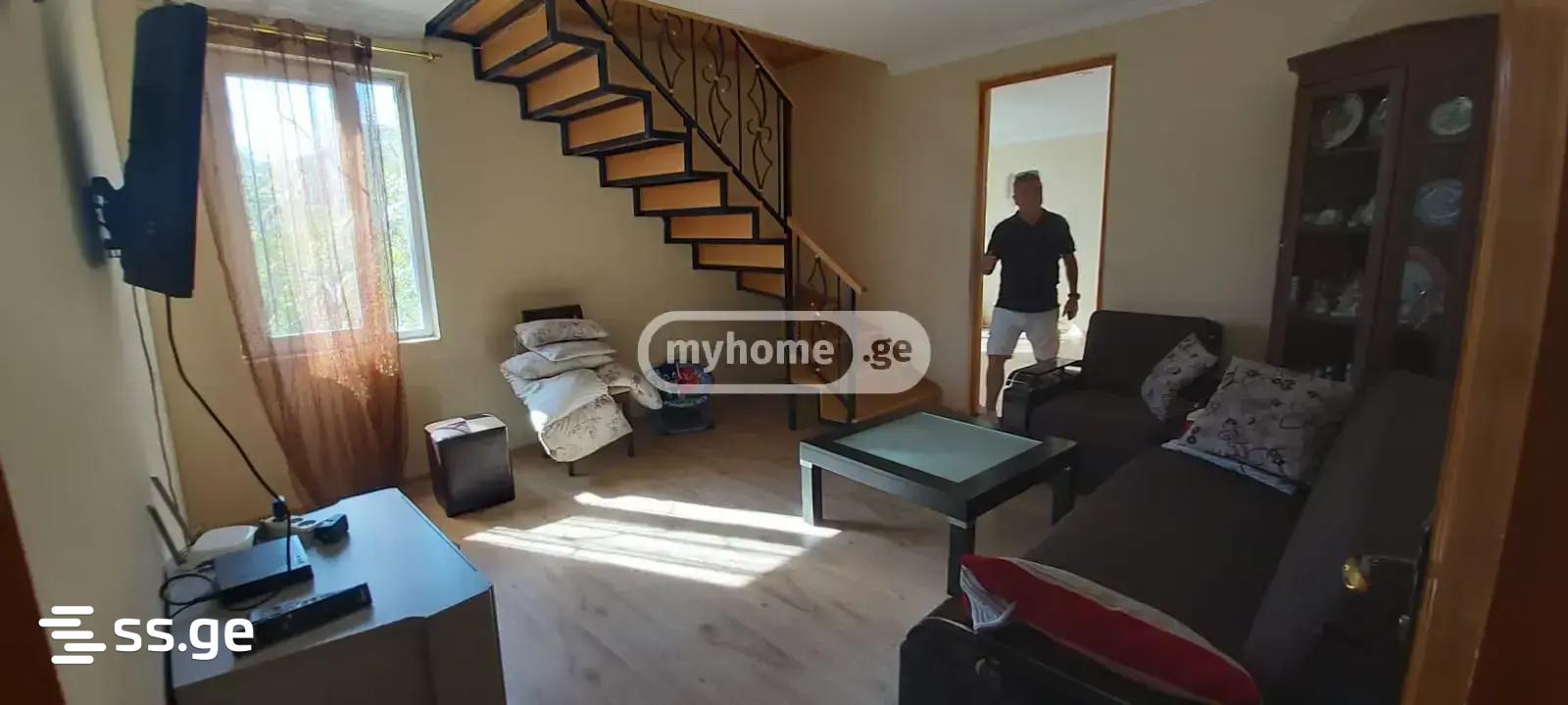 8 Room Private House For Sale view 17