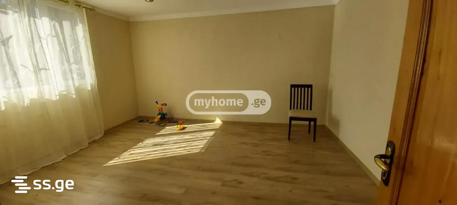 8 Room Private House For Sale view 16