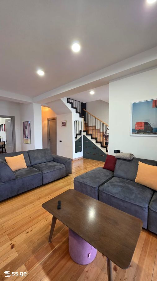 8 Room Private House For Sale view 5