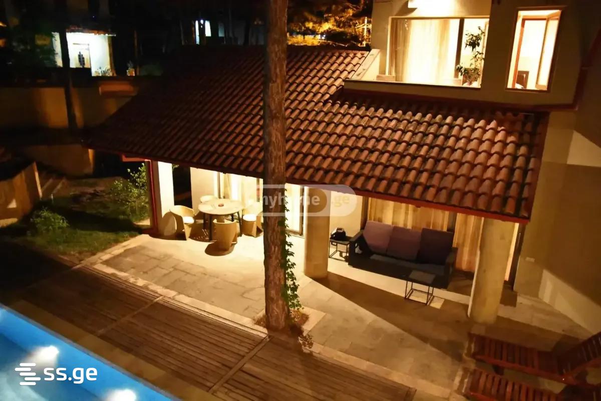 8 Room Private House For Sale view 2