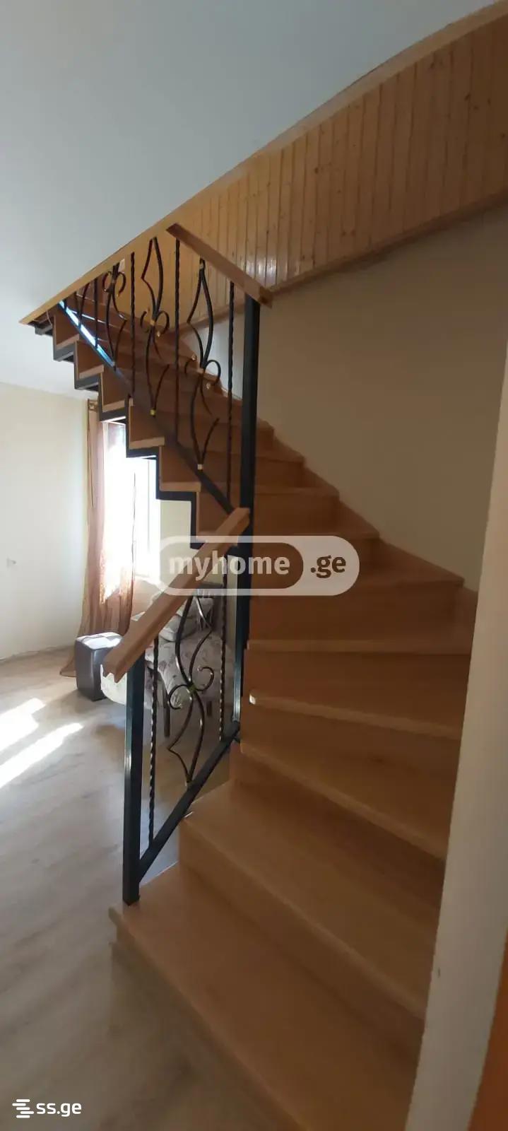 8 Room Private House For Sale view 19