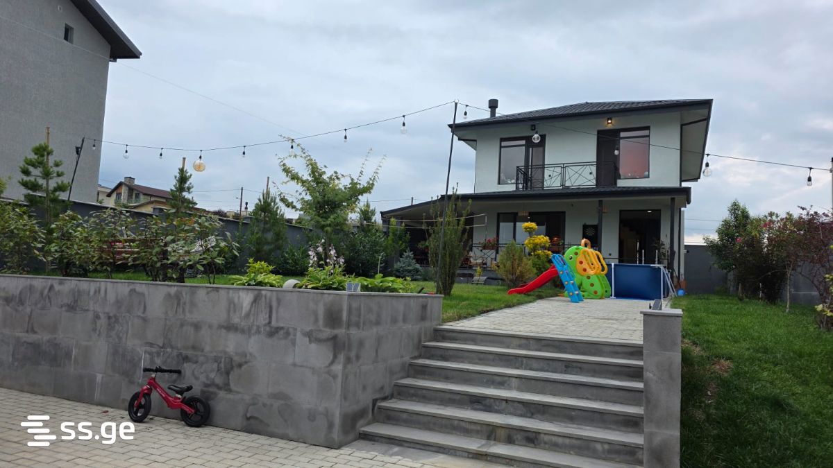 8 Room Private House For Sale view 6
