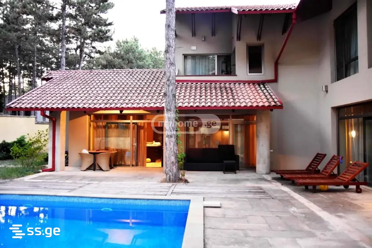 8 Room Private House For Sale view 3