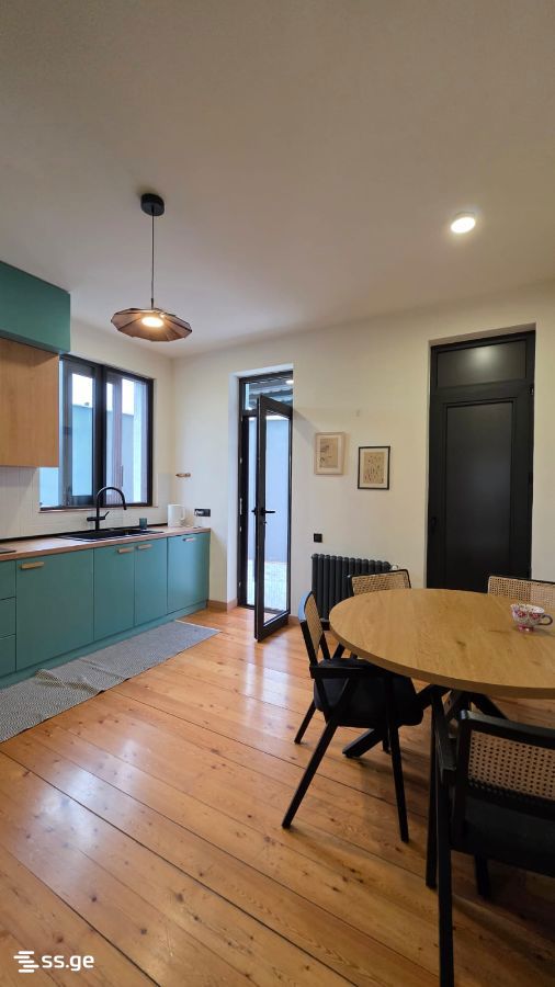 8 Room Private House For Sale view 1