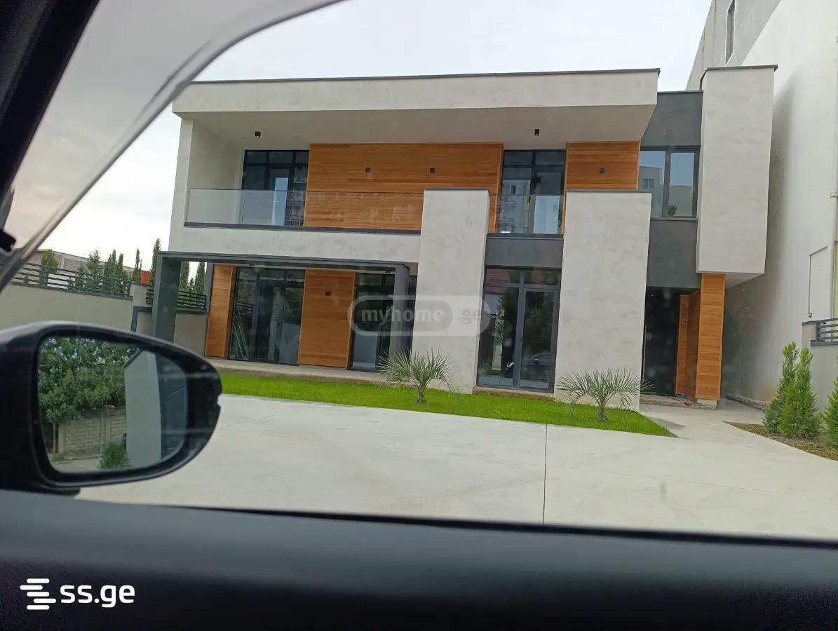 8 Room Private House For Sale view 4